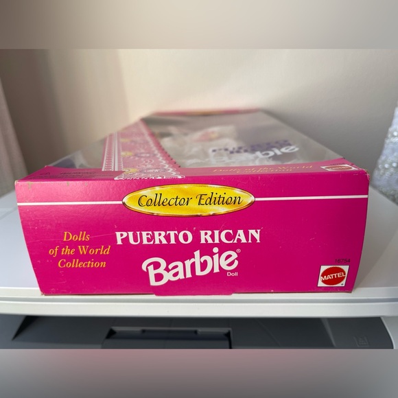 Puerto Rican Barbie - Dolls of the World Collection - Picture 5 of 6